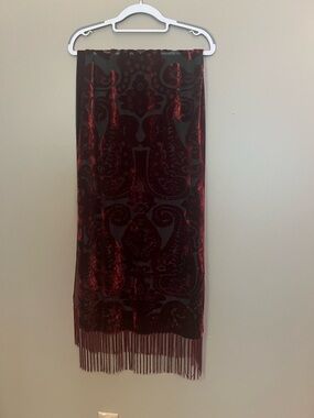 Elegant Red Velvet Patterned Scarf with Fringe